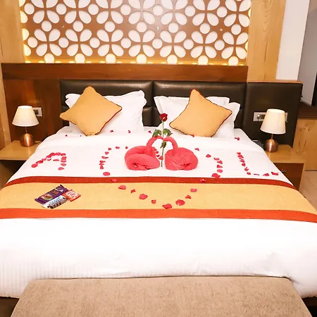 Retro Hotel And Spa